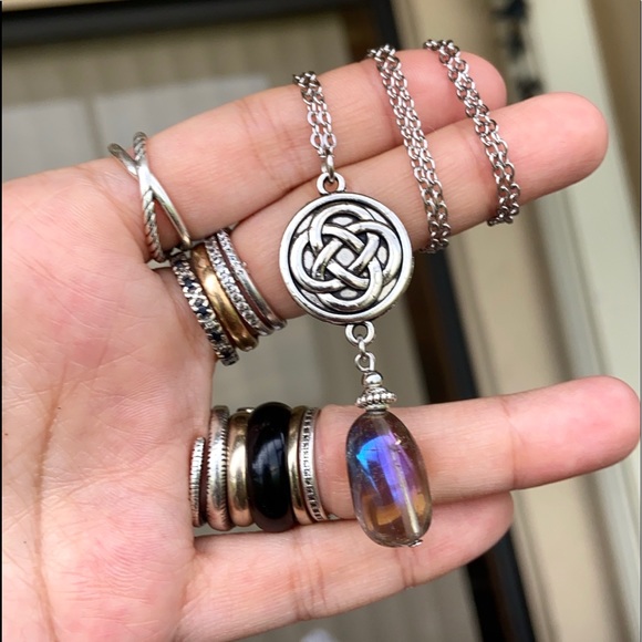 Celtic knot charm & titanium aura crystal - Picture 4 of 10